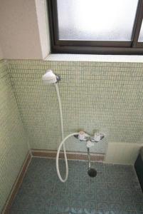 חדר רחצה ב-福井駅裏ハウス325貸切民泊 一日一組限定 駅から徒歩7分家族連れ団体様歓迎 安い