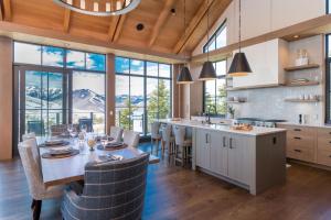 Η κουζίνα ή μικρή κουζίνα στο Boulder View Home