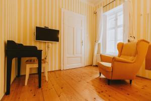 A television and/or entertainment centre at Villa Mimi