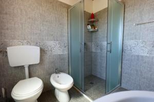 Koupelna v ubytování Samuela Cozy Retreat + 37 fotografií