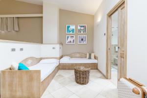 Ένα ή περισσότερα κρεβάτια σε δωμάτιο στο Hotel Domomea