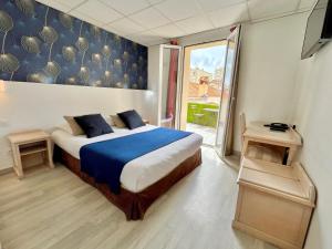 Voodi või voodid majutusasutuse Hôtel de Flore toas