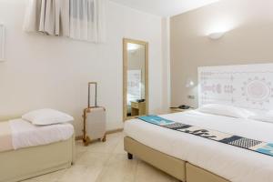Ένα ή περισσότερα κρεβάτια σε δωμάτιο στο Hotel Domomea