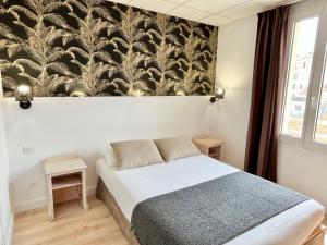 Voodi või voodid majutusasutuse Hôtel de Flore toas