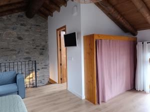 TV a/nebo společenská místnost v ubytování Casa Rural Fort de Bernat