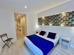 Voodi või voodid majutusasutuse Hôtel de Flore toas