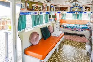 un interno di un camper con una panchina arancione di Custom Airstream at Valentia Island Escape a Valentia Island