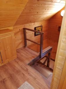 an attic room with a staircase in a cabin at Magasbükk Pataka kulcsosház in Izvoare