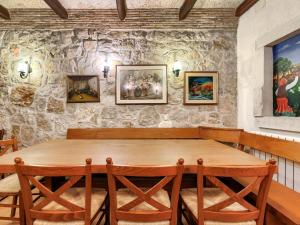 Restoran atau tempat makan lain di Holiday Home Zollia by Interhome