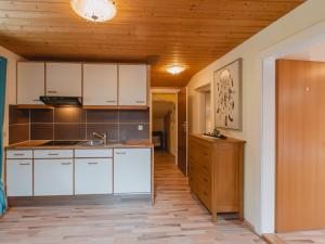 Kuchyň nebo kuchyňský kout v ubytování Holiday Home Bergfried by Interhome