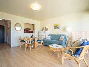 Et opholdsområde på Studio Les Albatros-1 by Interhome