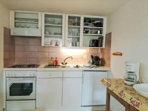 Køkken eller tekøkken på Apartment Helene Apt- Hella by Interhome