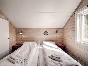 Lova arba lovos apgyvendinimo įstaigoje Holiday Home Tantestova - FJS296 by Interhome