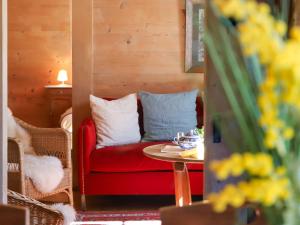 Posezení v ubytování Apartment Chalet Ahorni by Interhome + 25 fotografií