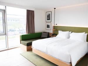 Hilton Garden Inn Faroe Islands 객실 침대