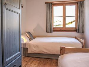 Postel nebo postele na pokoji v ubytování Apartment Chesa Arpschellas - Reis by Interhome