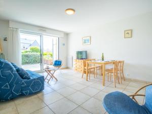 Μια τηλεόραση ή/και κέντρο ψυχαγωγίας στο Apartment Résidence Villa Cassandre by Interhome
