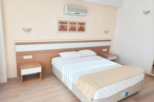 Postel nebo postele na pokoji v ubytování Alexius Beach Hotel