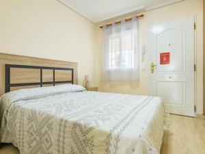 Postel nebo postele na pokoji v ubytování Apartment Grimaca-2 by Interhome