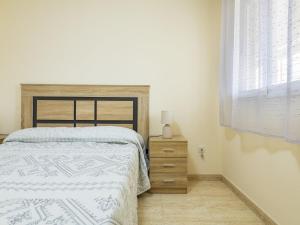 Postel nebo postele na pokoji v ubytování Apartment Grimaca-2 by Interhome