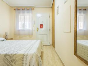 Postel nebo postele na pokoji v ubytování Apartment Grimaca-2 by Interhome