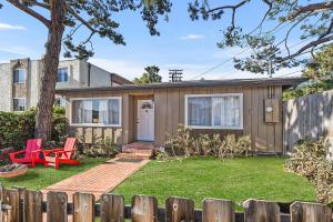 a house with a yard with a red bench at Seashore Delight in San Diego