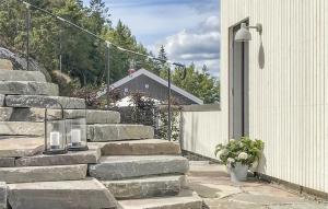 een stenen trap naast een huis bij Cozy Home In Stabbestad With House Sea View in Stabbestad