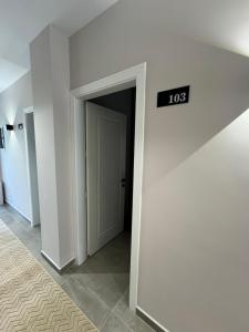 Fotografie z fotogalerie ubytování Hotel Kseal v destinaci Përmet