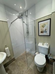 Bilik mandi di Woolpack Inn