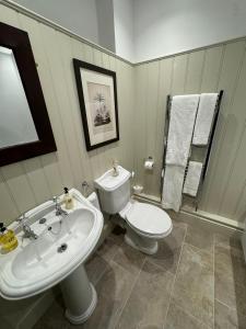 Bilik mandi di Woolpack Inn