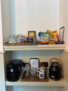 Kemudahan buat kopi dan teh di Woolpack Inn