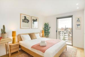 a bedroom with a bed and a large window at GuestReady - Central Park in Porto in Porto