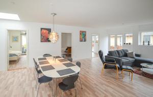 Φωτογραφία από το άλμπουμ του 4 Bedroom Stunning Home In Glesborg σε Glesborg +6 φωτογραφίες