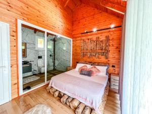 a bedroom with a bed in a log cabin at Villa Logu in Theth