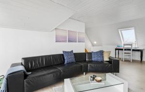 Posezení v ubytování 3 Bedroom Beautiful Home In Vesløs