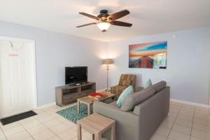a living room with a couch and a ceiling fan at Great Escape By Lowkl in Fort Lauderdale