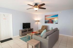 Μια τηλεόραση ή/και κέντρο ψυχαγωγίας στο Great Escape Apartments By Lowkl