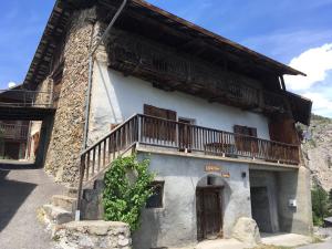 Το κτήριο όπου στεγάζεται  η παραθεριστική κατοικία