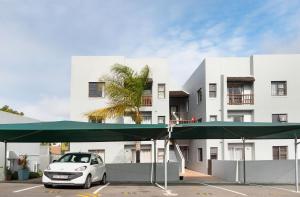 a car parked in a parking lot in front of a building at Serengeti selfcatering apartments Perfect Stay in Bellville