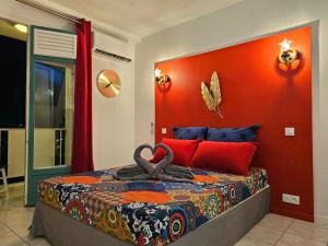 Cama ou camas em um quarto em Sweet Crépuscule - Studio avec Vue Mer Imprenable & Piscine