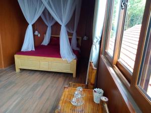 Giường trong phòng chung tại Pù Luông Sala Homestay