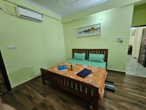 Posezení v ubytování 3 BHK in Krishna Nagar Lucknow LKO 401 L