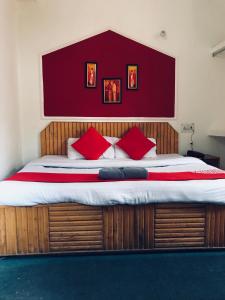 A bed or beds in a room at Sanmiro Lodge