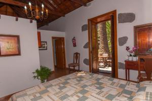 Ένα ή περισσότερα κρεβάτια σε δωμάτιο στο Casa con piscina en San Bartolome +14 φωτογραφίες