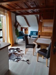 Ferienwohnungen Miklautsch的休息区