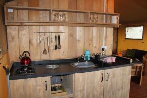 A kitchen or kitchenette at The Hamlet