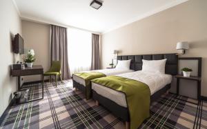 Posteľ alebo postele v izbe v ubytovaní Hotel Impresja + 37 fotografií