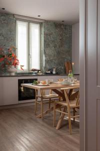 a dining room with a table and chairs in a kitchen at Garden Suites in Rome