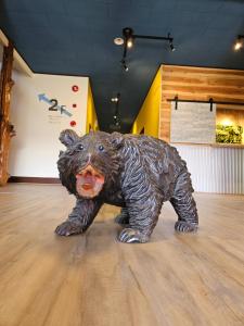 a statue of a bear on a wooden floor at 八-Hachi- Accommodation in Fujikawaguchiko
