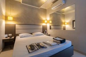 Ένα ή περισσότερα κρεβάτια σε δωμάτιο στο Hotel Coqueiros 2